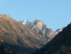 Trek dans les Alpes, vue sur le Gleysin en Belledonne