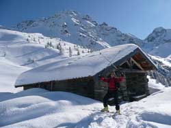 Rando raquettes à neige, Alpes, chalets et refuges de montagne, sorties nocturnes avec repas montagnard